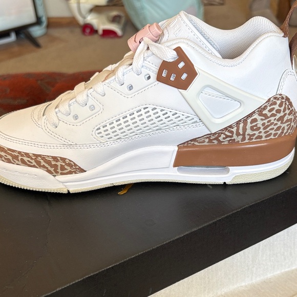 Jordan Women's White and Brown Sneakers - Picture 4 of 9